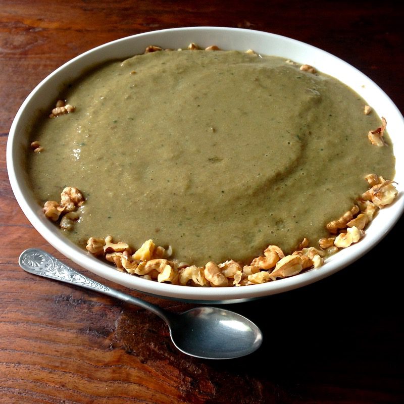 Green Smoothie mit Kürbisprotein, Banane und Zucchini